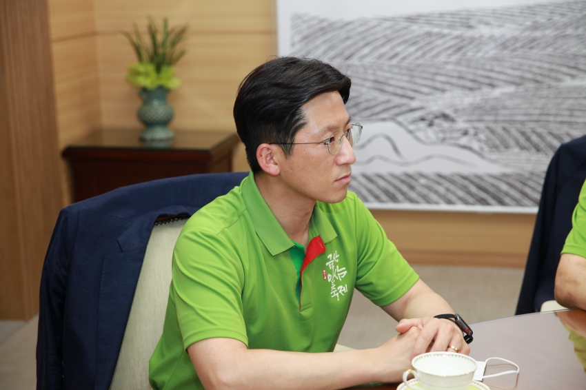 제막식 후 박범인 군수와 티타임_3